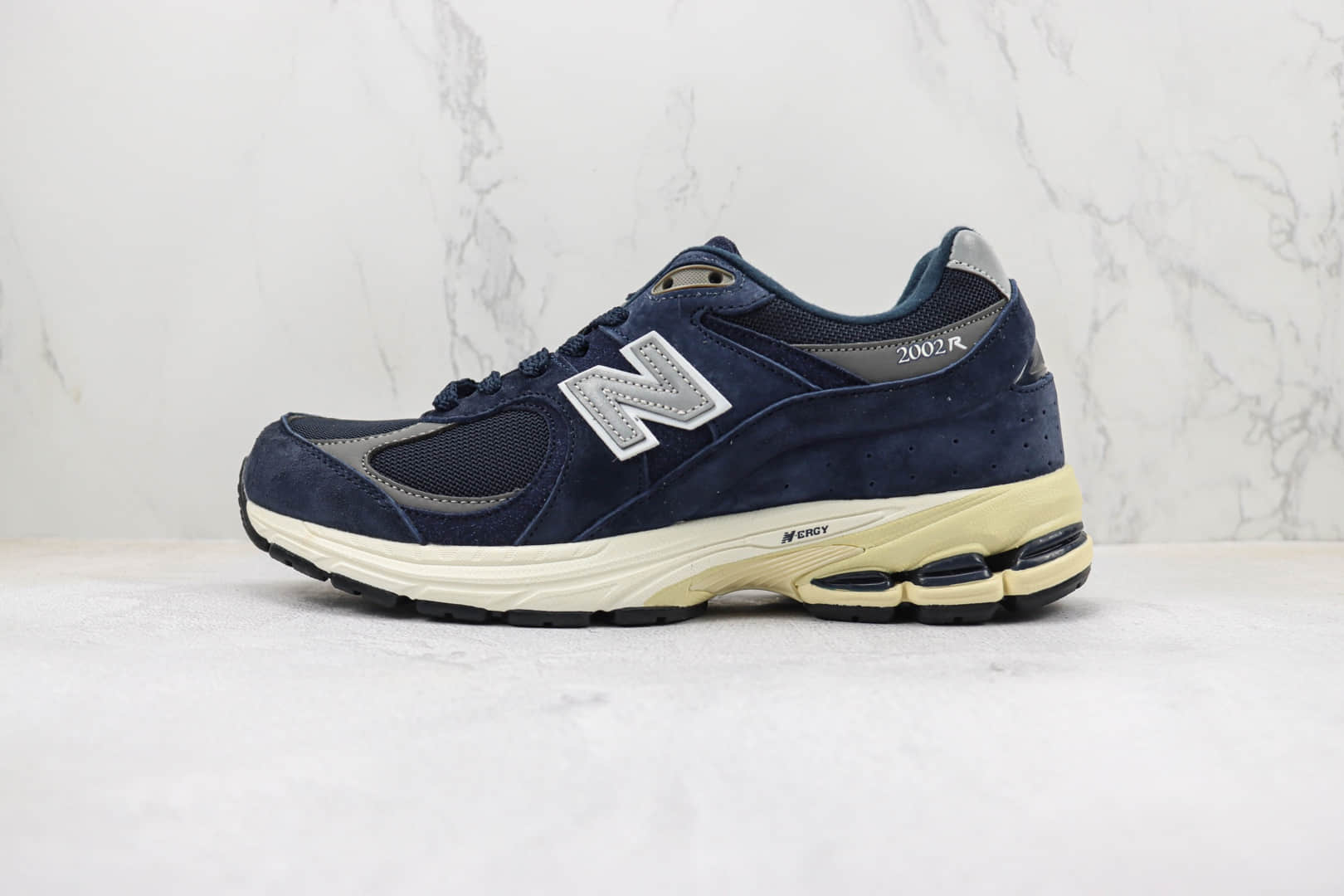 新百伦New Balance 2002R纯原版本NB2002R墨蓝色复古跑鞋 莆田新百伦货源 货号：M2002RCA