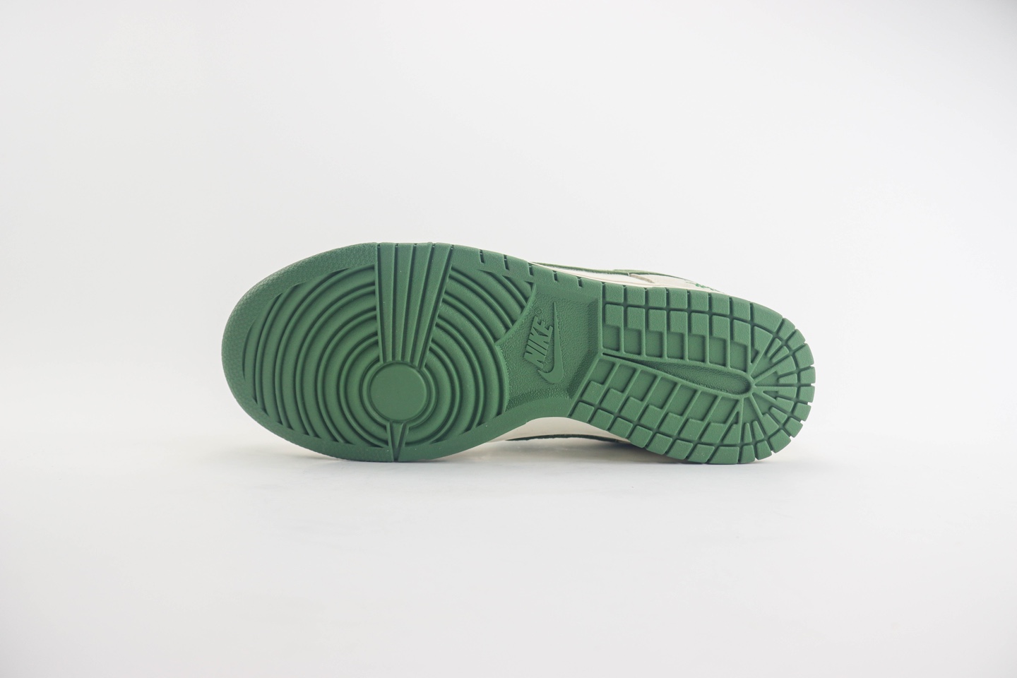 耐克Stussy x Nike Dunk Low纯原版本斯图西联名Dunk白灰绿猪八革板鞋 莆田耐克代理 货号：DQ1098-340