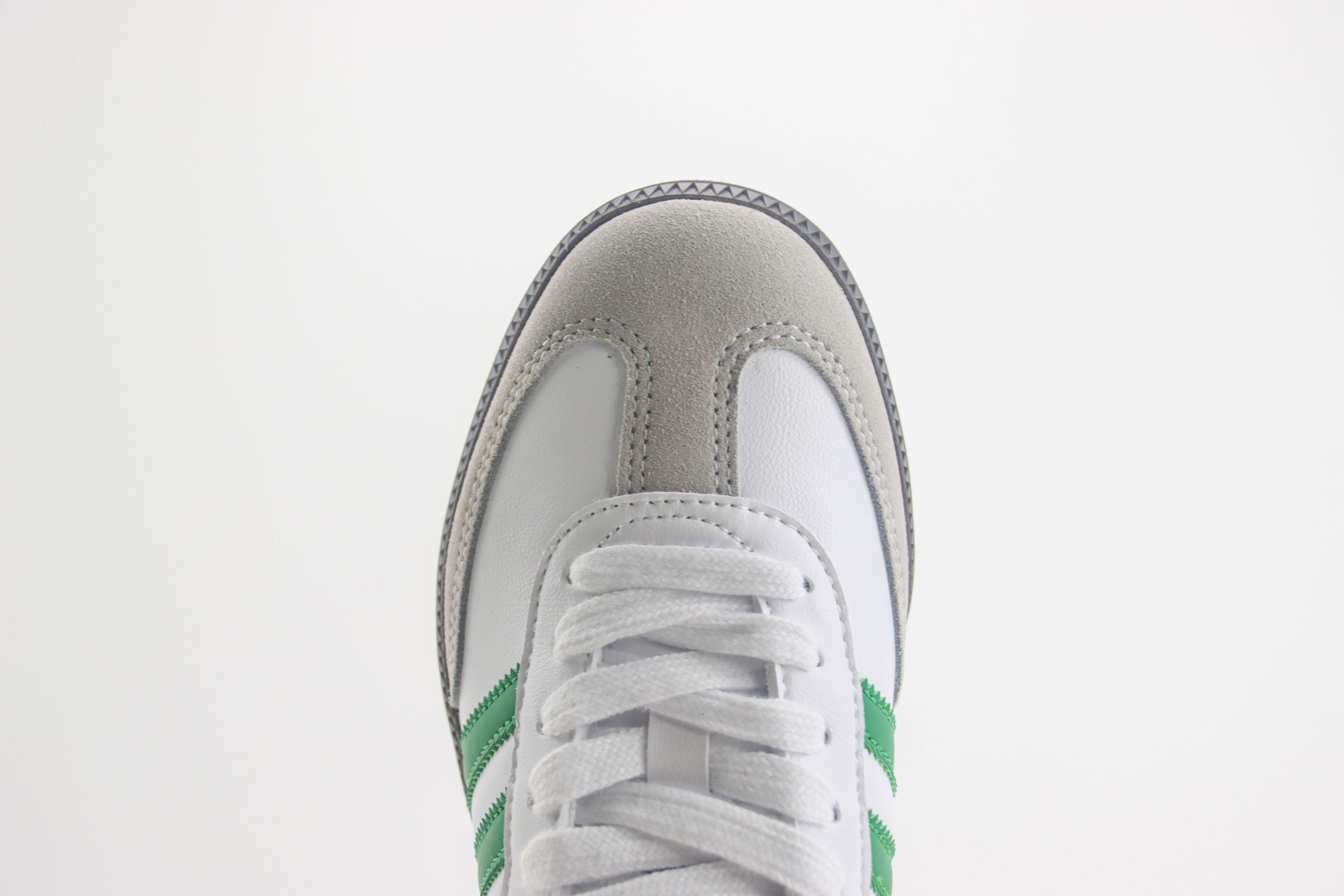 阿迪达斯adidas Originals Samba OG纯原版本三叶草桑巴白绿色德训鞋 莆田阿迪达斯货源 货号：IG1024