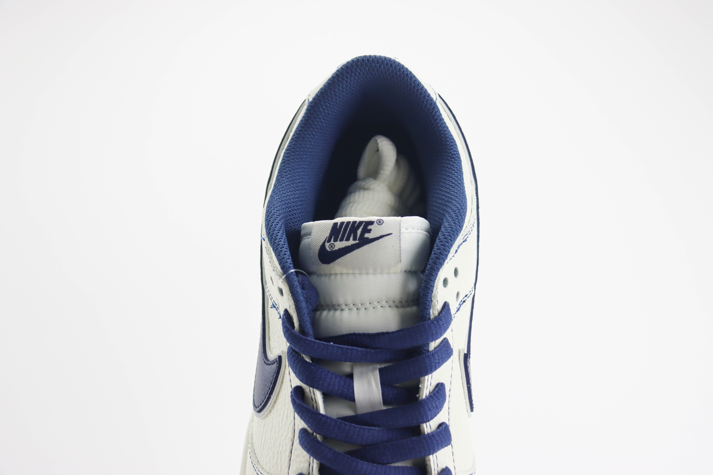 耐克Supreme x Nike SB Dunk Low纯原版本低帮SB Dunk联名LV白蓝板鞋 莆田耐克货源 货号：RM2308-238
