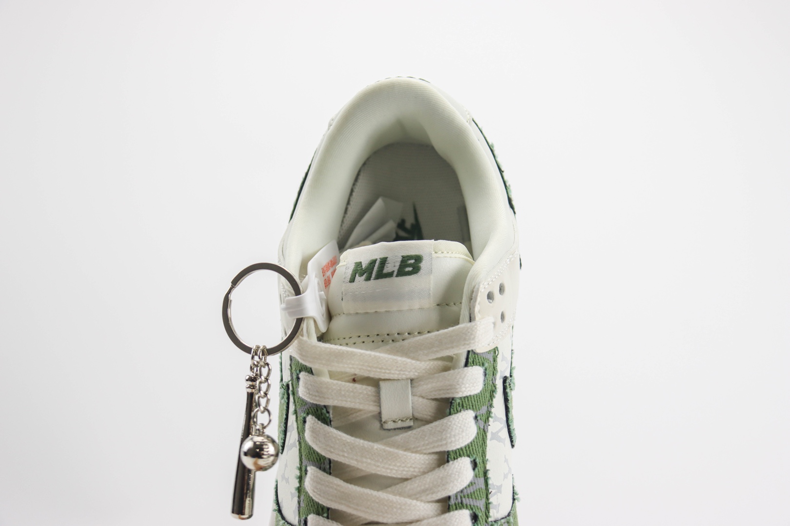 耐克MLB x Nike SB Dunk Low纯原版本低帮SB Dunk米白绿MLB联名板鞋 莆田耐克代理 货号：DQ1098-345