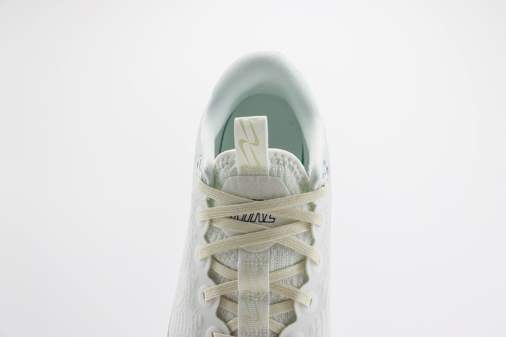 耐克Nike Motiva纯原版本白色马拉松波浪鞋 莆田耐克货源 货号：DV1238-103