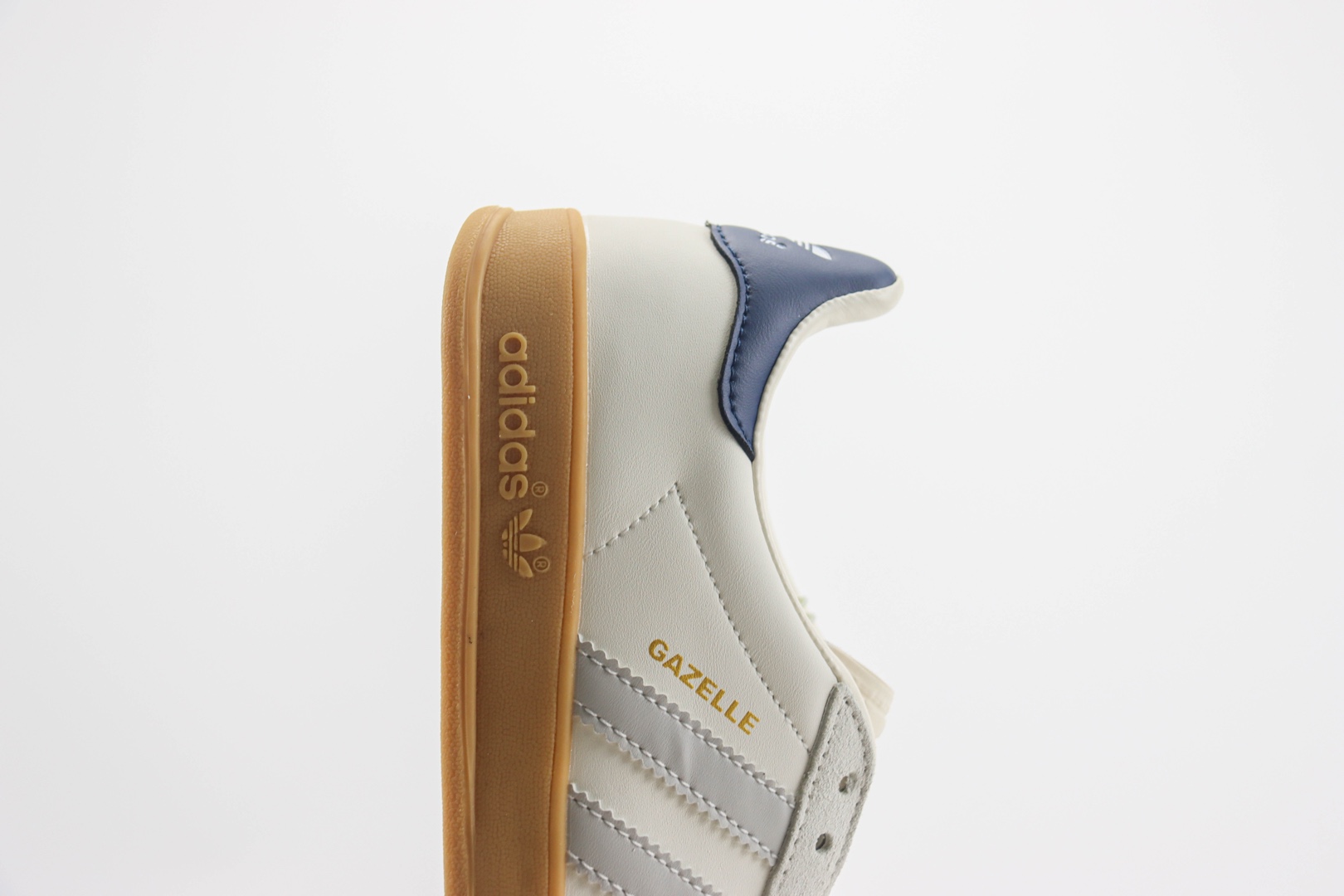 阿迪达斯adidas Originals Gazelle Indoor纯原版本三叶草白灰蓝德训鞋 莆田阿迪达斯货源 货号：IH8547