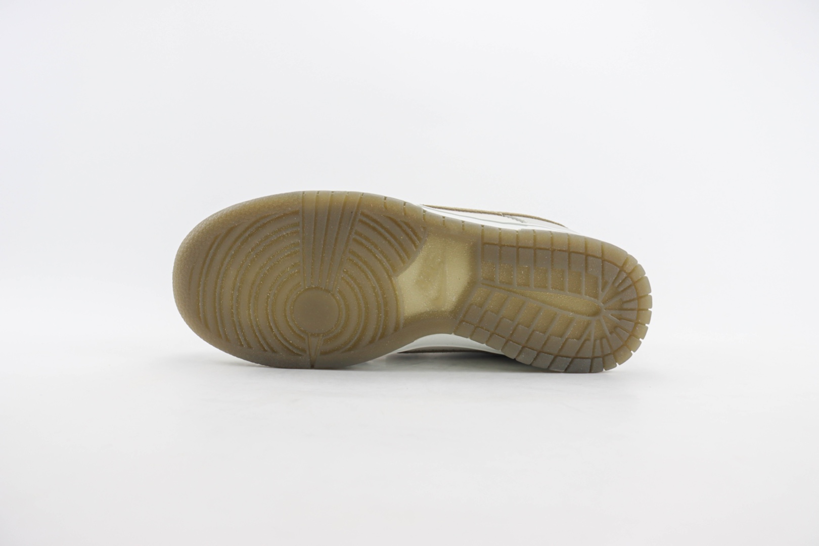 耐克Nike SB Dunk Low纯原版本低帮SB Dunk灰棕色板鞋 莆田耐克货源 货号：FJ4188-001