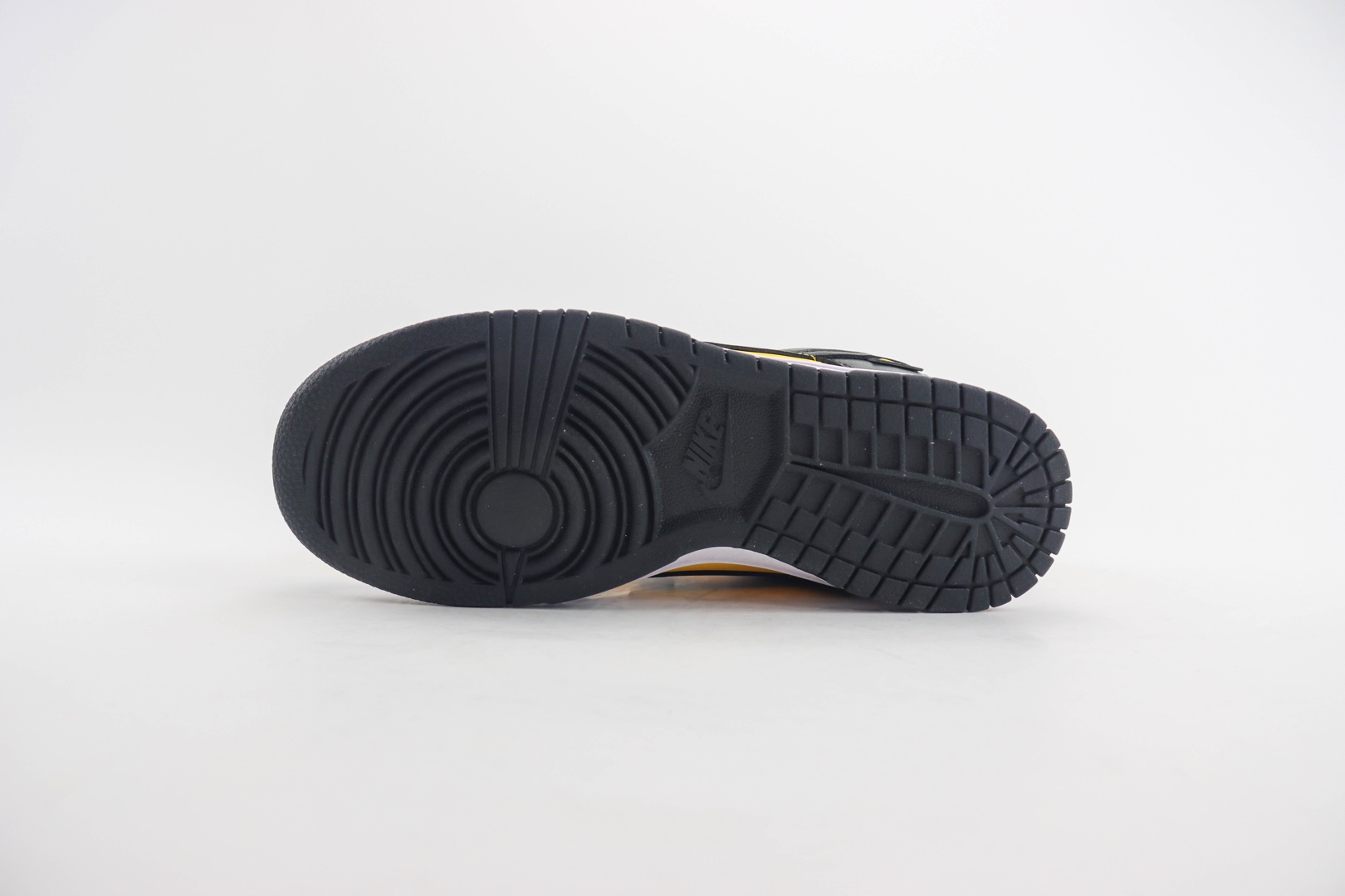 耐克Nike SB Dunk Low纯原版本低帮SB Dunk黑黄色板鞋 莆田耐克代理 货号：FZ4618-001