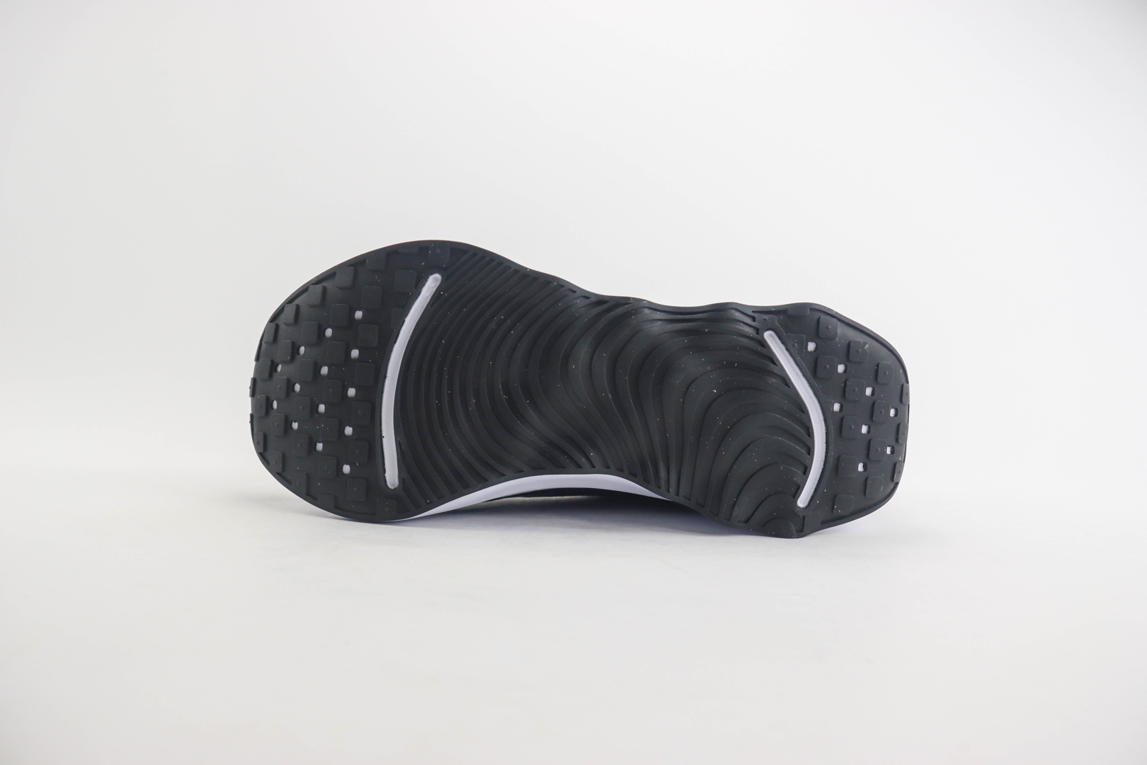 耐克Nike WMNS Motiva纯原版本黑白马拉松波浪鞋 莆田耐克代理 货号：DV1237-001