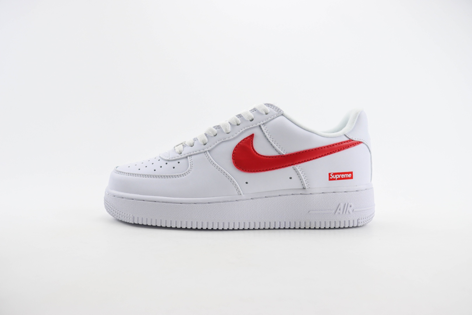 耐克Supreme x Nike Air Force 1纯原版本空军一号Supreme联名白红AF1低帮休闲板鞋 莆田天花板AF1 货号：CU9225-101