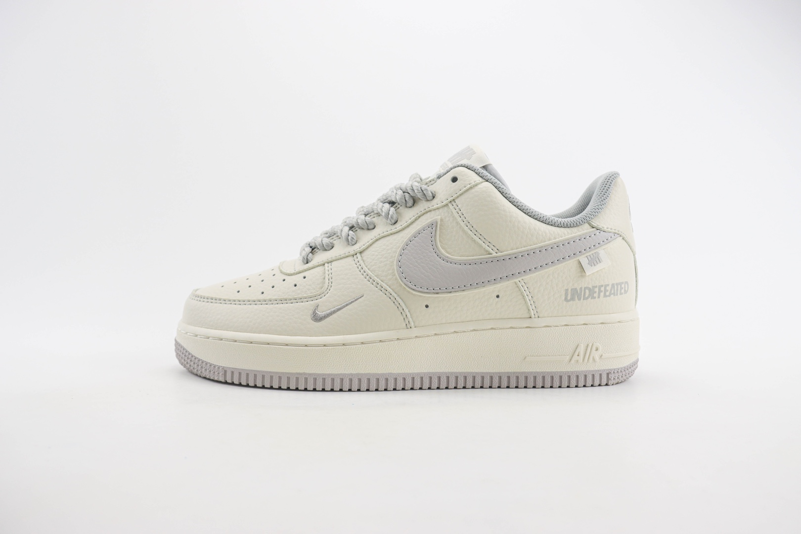 耐克Undefeated x Nike Air Force 1纯原版本空军一号AF1米灰麻绳板鞋 莆田耐克代理 货号：UT2023-203