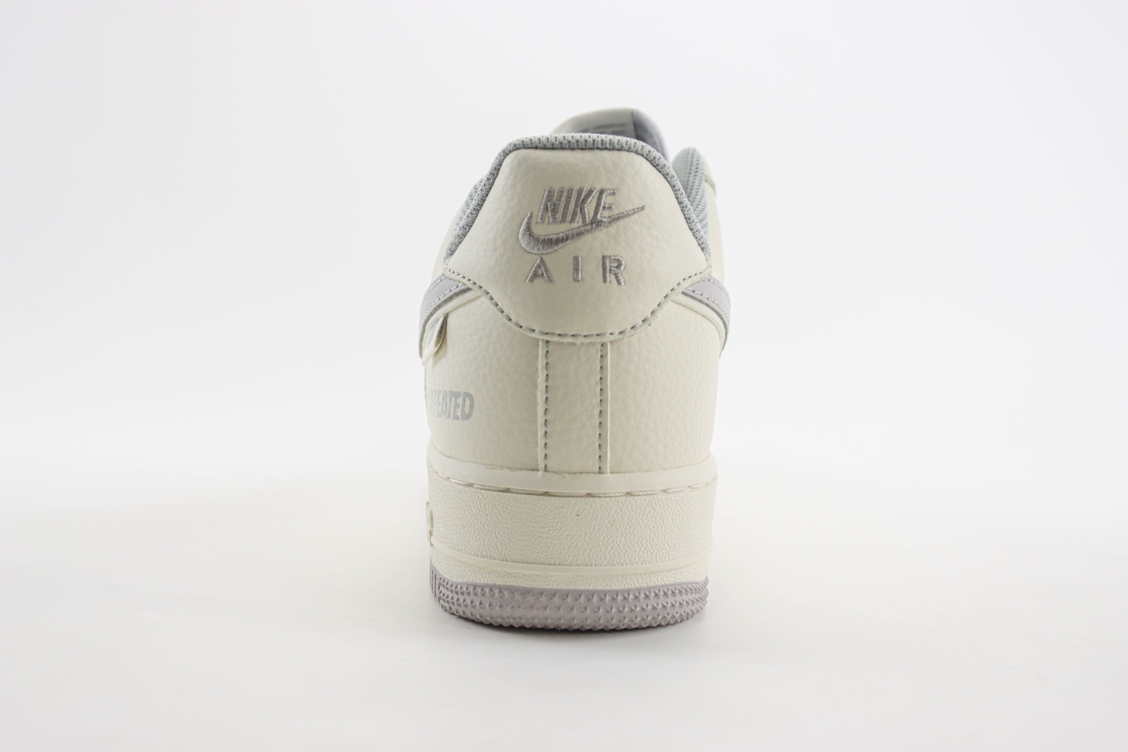 耐克Undefeated x Nike Air Force 1纯原版本空军一号AF1米灰麻绳板鞋 莆田耐克代理 货号：UT2023-203