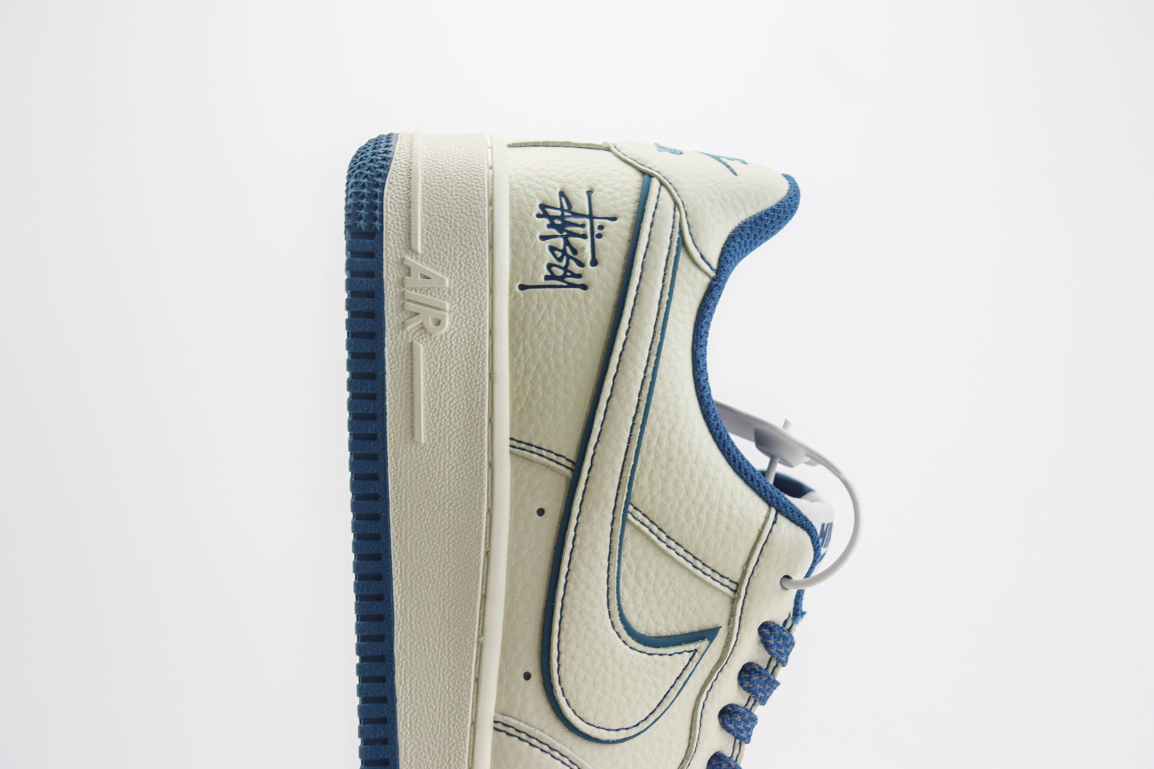 耐克Nike Air Force 1纯原版本斯图西联名空军一号白蓝色AF1板鞋 莆田耐克货源 货号：UN1635-333