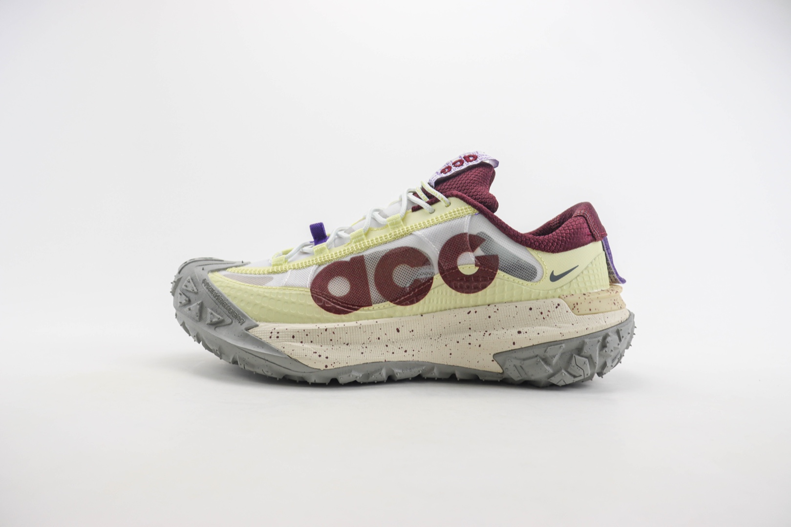 耐克Nike ACG Mountain Fly 2 Low纯原版本登山系列米黄酒红户外跑鞋 莆田耐克工厂 货号：HF5700-121