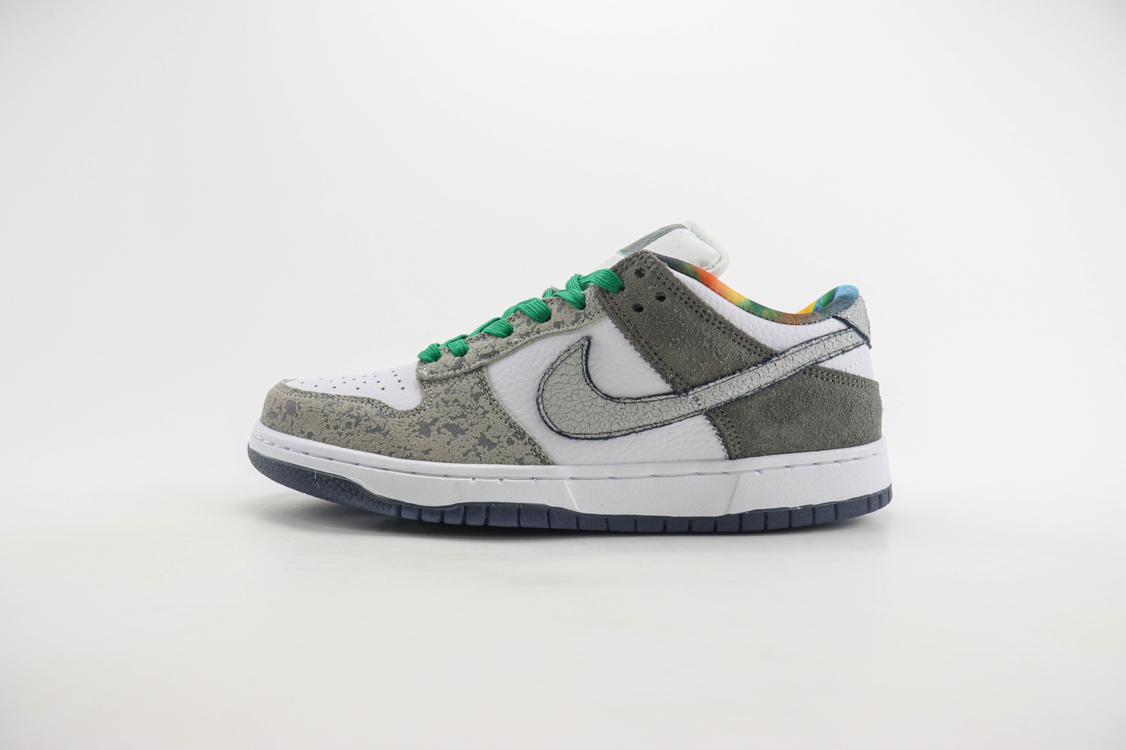 耐克Nike SB Dunk Low纯原版本低帮SB Dunk灰白色翻毛皮爆裂纹板鞋 莆田耐克工厂 货号：HF4840-068