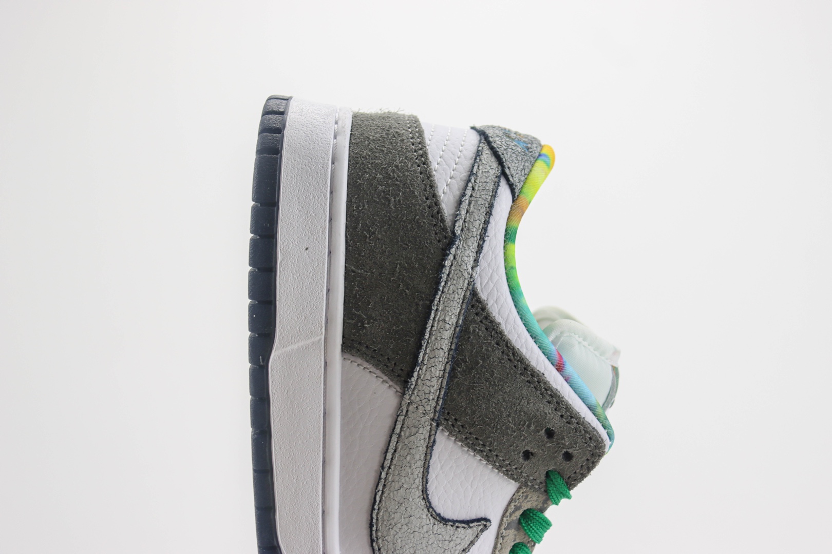 耐克Nike SB Dunk Low纯原版本低帮SB Dunk灰白色翻毛皮爆裂纹板鞋 莆田耐克工厂 货号：HF4840-068