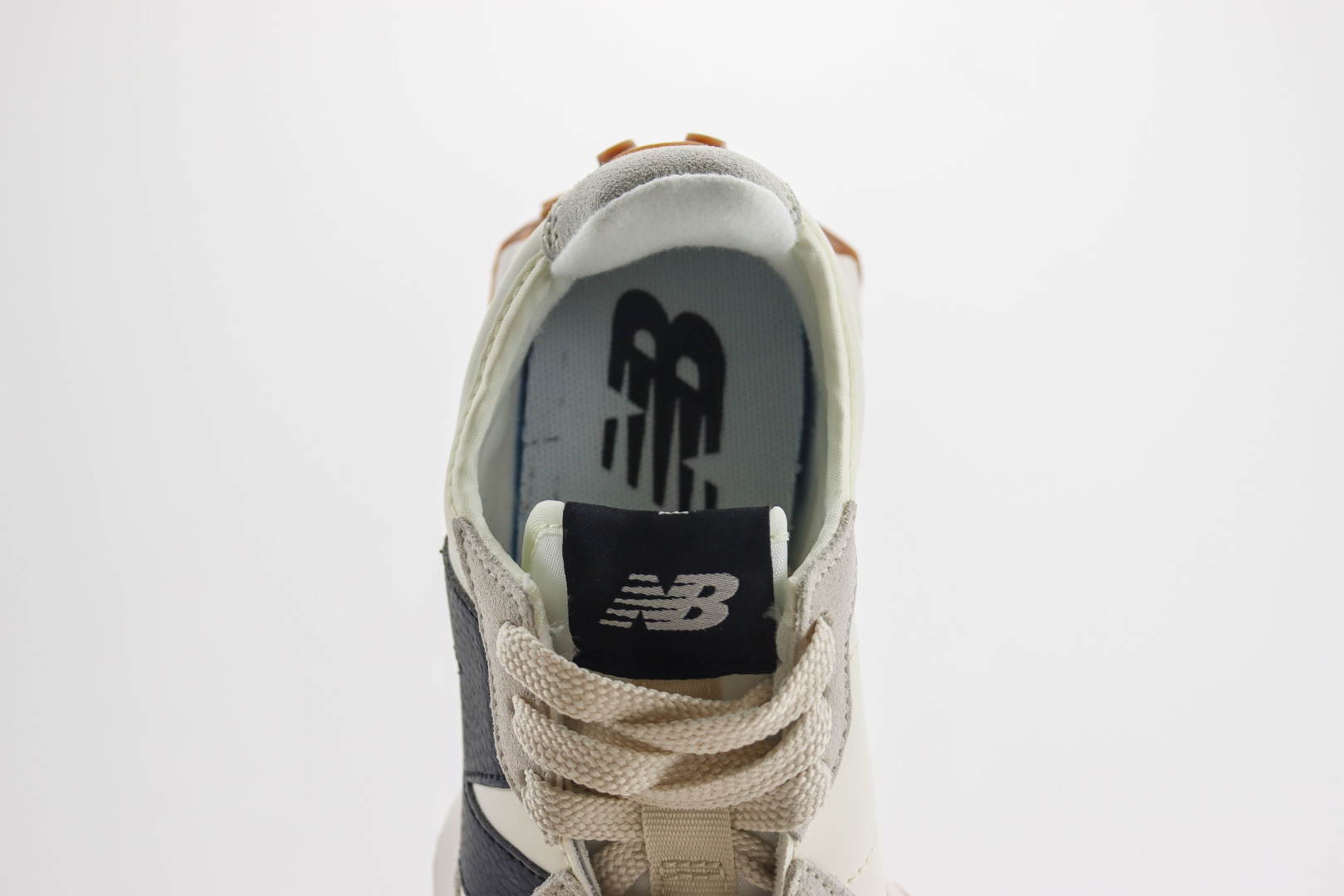 新百伦New Balance 327纯原版本米白灰黑NB327复古慢跑鞋 莆田新百伦货源 货号：WS327GD