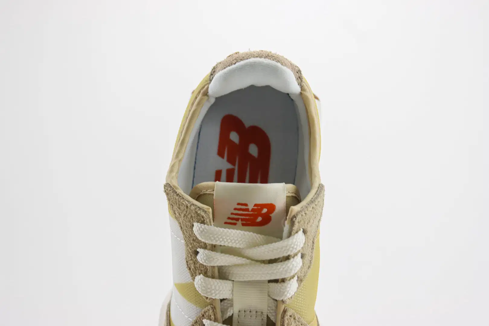 新百伦New Balance 327纯原版本卡其黄NB327复古慢跑鞋 莆田鞋货源 货号：MS327UE