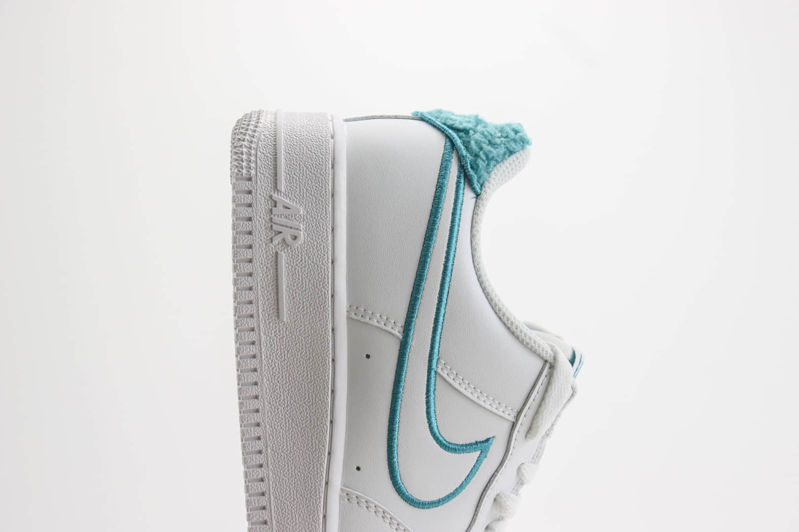 耐克Nike Air Force 1 '07 Low纯原版本低帮空军一号白绿勾配色板鞋 莆田空军一号系列批发 货号：FZ2008-100