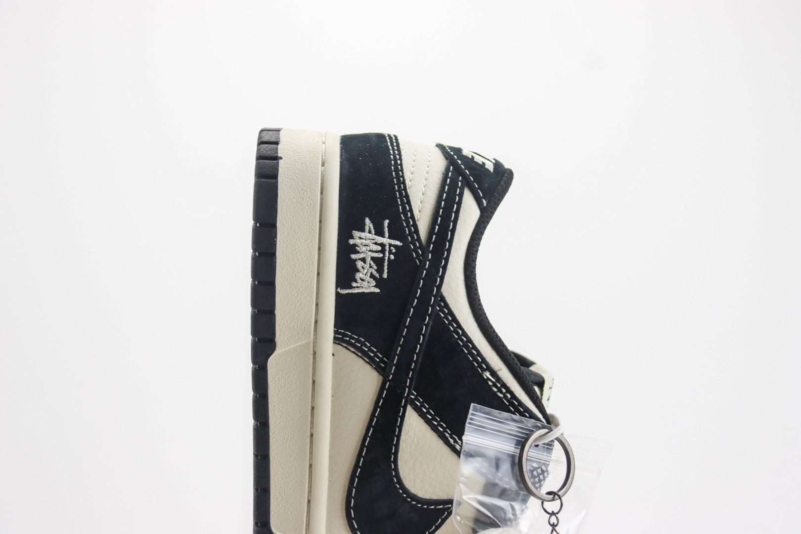 耐克Stussy x Nike SB Dunk Low纯原版本斯图西联名SB Dunk米黑色低帮滑板板鞋 莆田耐克工厂 货号：BB9898-008