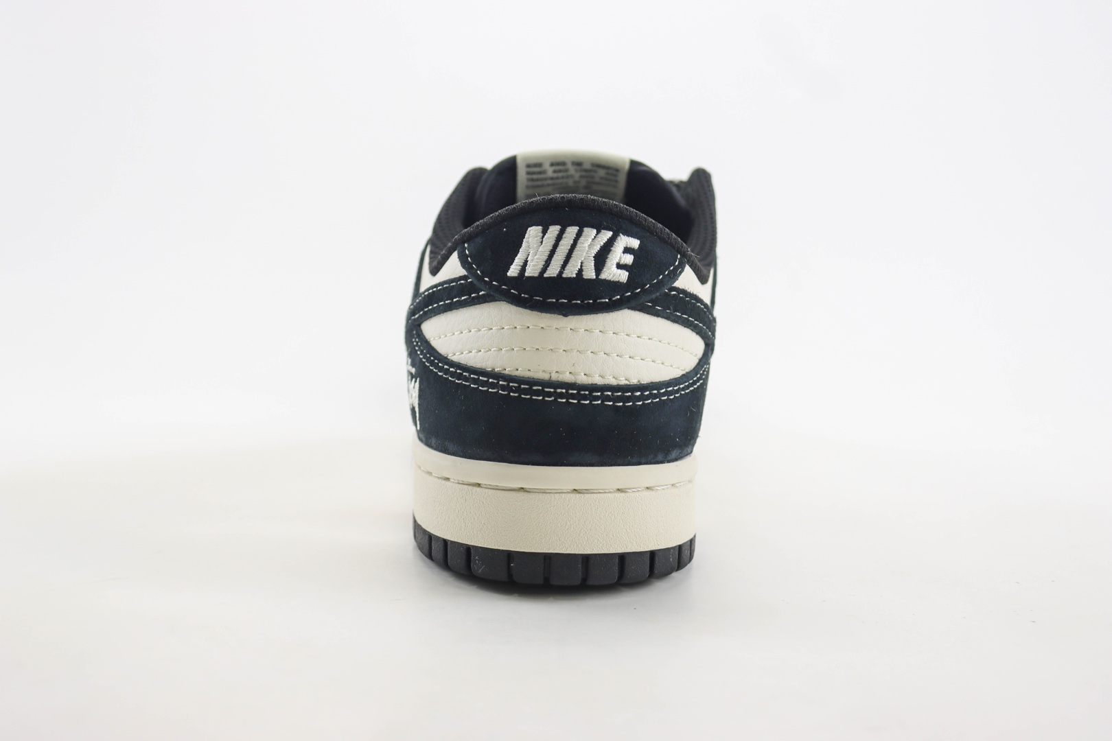 耐克Stussy x Nike SB Dunk Low纯原版本斯图西联名SB Dunk米黑色低帮滑板板鞋 莆田耐克工厂 货号：BB9898-008