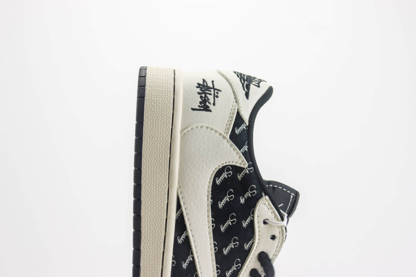 乔丹Stussy x Air Jordan 1 Low纯原版本AJ1黑白倒钩斯图西联名板鞋 莆田AJ工厂 货号：SJ2068-128