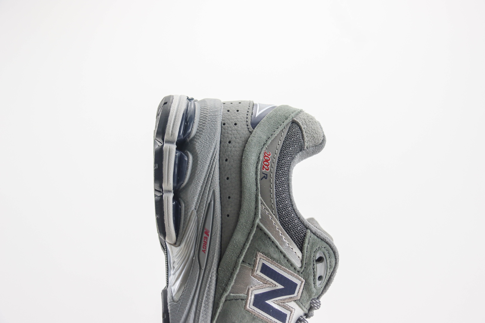 新百伦New Balance 2002R纯原版本灰绿色NB2002R复古跑鞋 莆田新百伦货源 货号：M2002RHG