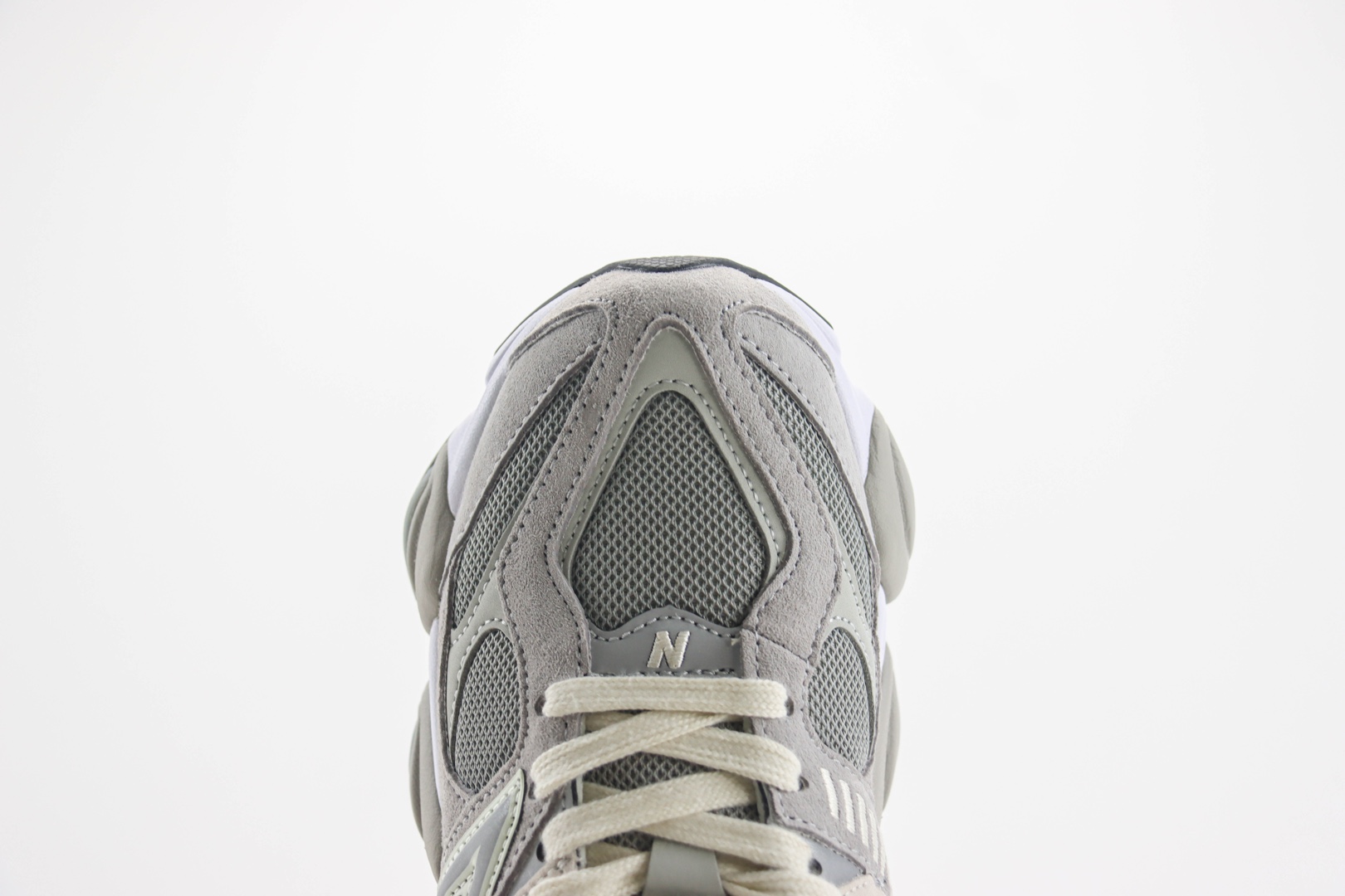 新百伦New Balance 9060纯原版本灰色NB9060复古慢跑鞋 莆田新百伦货源 货号：U9060JCG