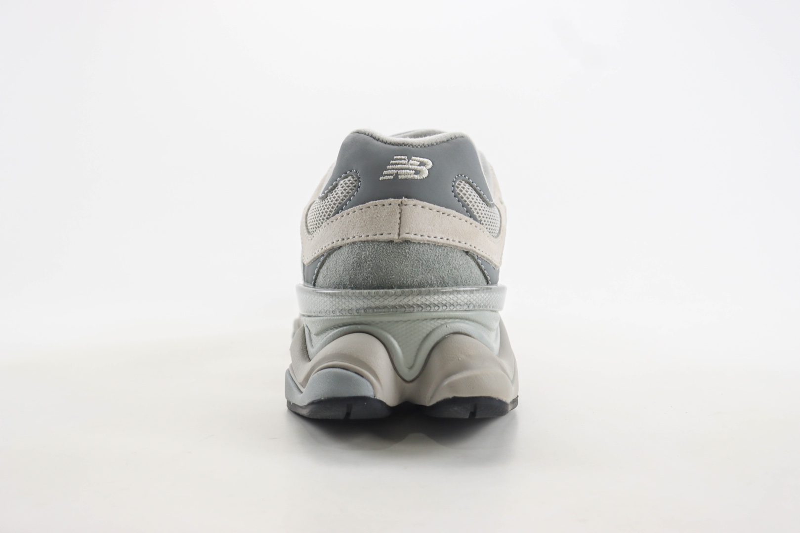 新百伦New Balance 9060纯原版本灰色NB9060复古慢跑鞋 莆田新百伦货源 货号：U9060JCG