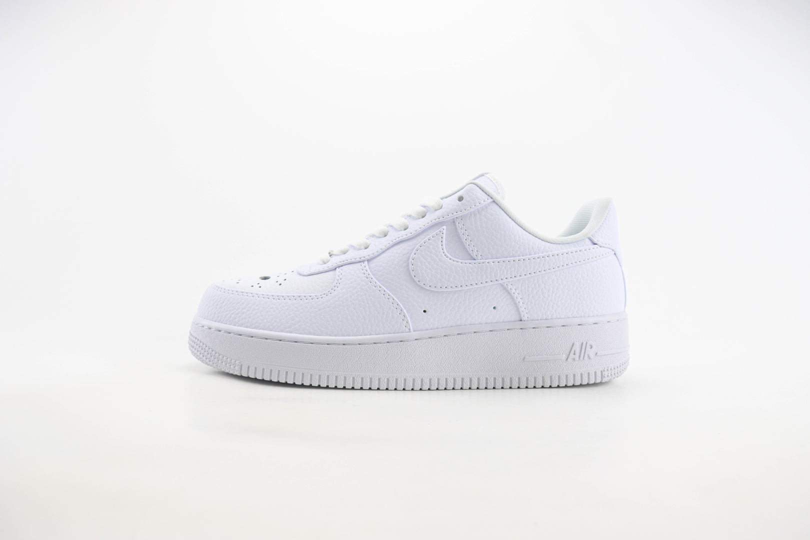 耐克Nike Air Force 1 ‘07 Low纯原版本空军一号AF1万圣节面具纯白运动板鞋 莆田天花板AF1 货号：IB4025-100