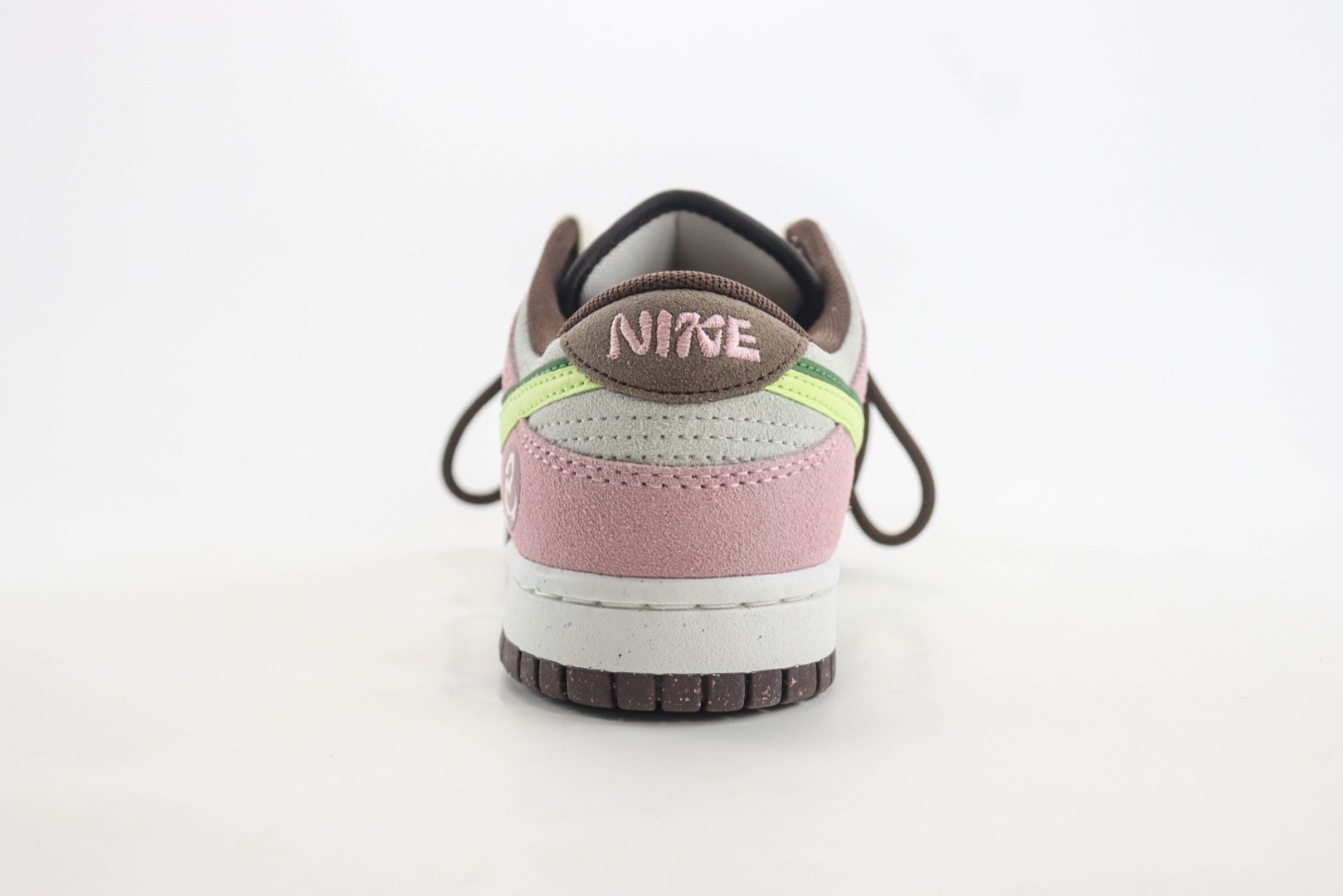 耐克Nike SB Dunk Low纯原版本低帮SB Dunk蛇年限定粉蛇滑板板鞋 莆田耐克货源 货号：HV1799-161