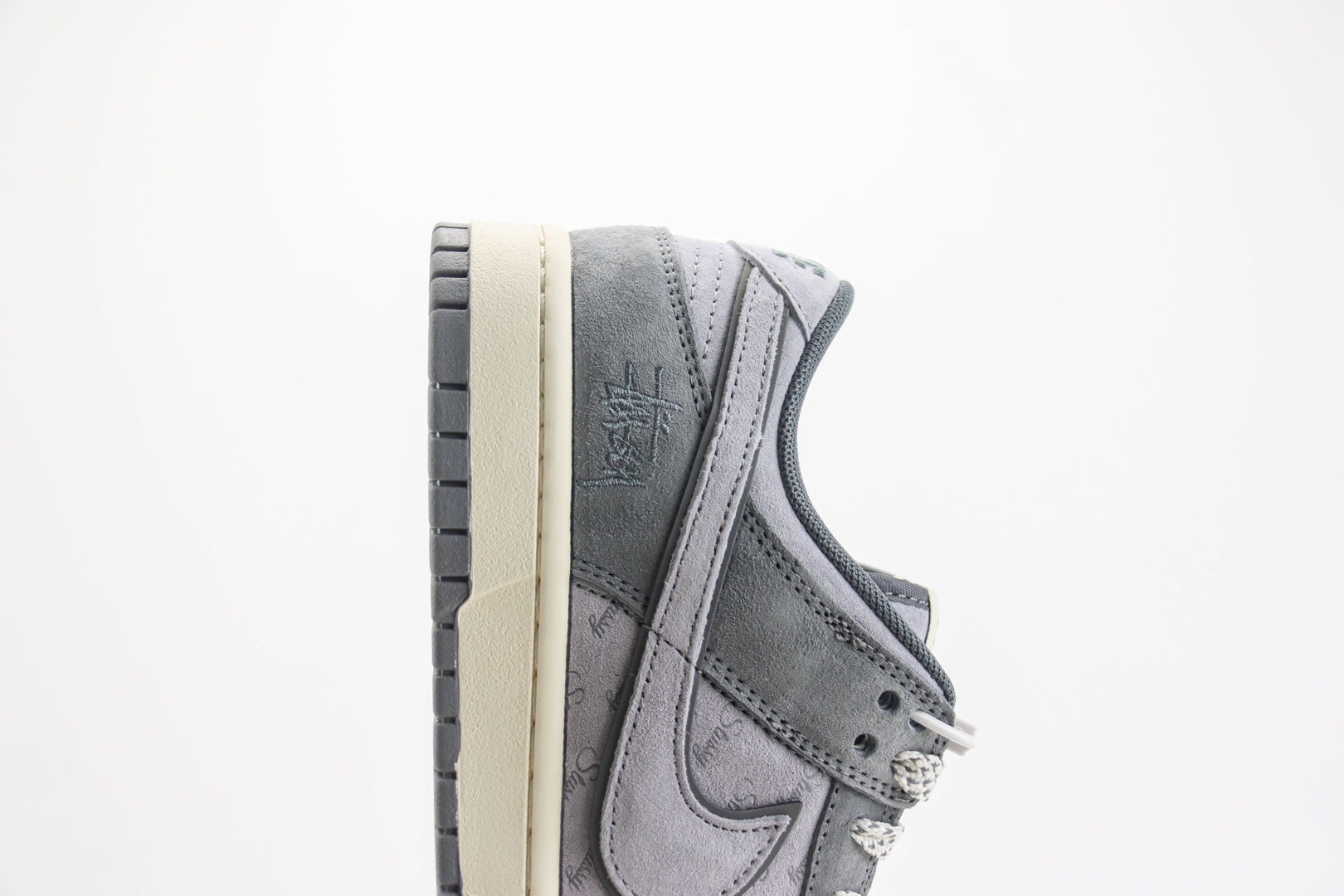 耐克Stussy x Nike SB Dunk Low纯原版本低帮SB Dunk灰紫色斯图西联名板鞋 莆田耐克货源 货号：XS1086-008