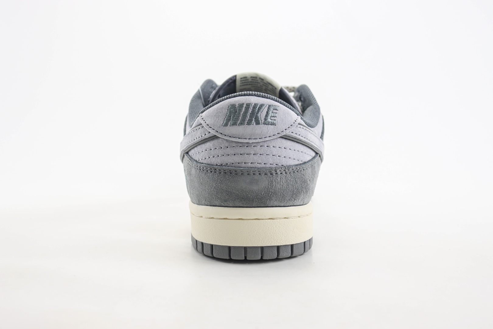 耐克Stussy x Nike SB Dunk Low纯原版本低帮SB Dunk灰紫色斯图西联名板鞋 莆田耐克货源 货号：XS1086-008